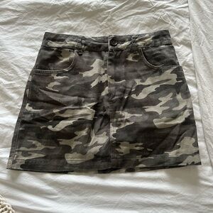 Camo mini skirt